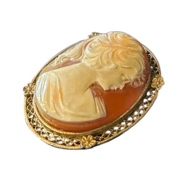 Vintage Oval Cameo Woman with Ponytail and Gold Metal Trim Brooch or Pendant - Picture 2 of 5